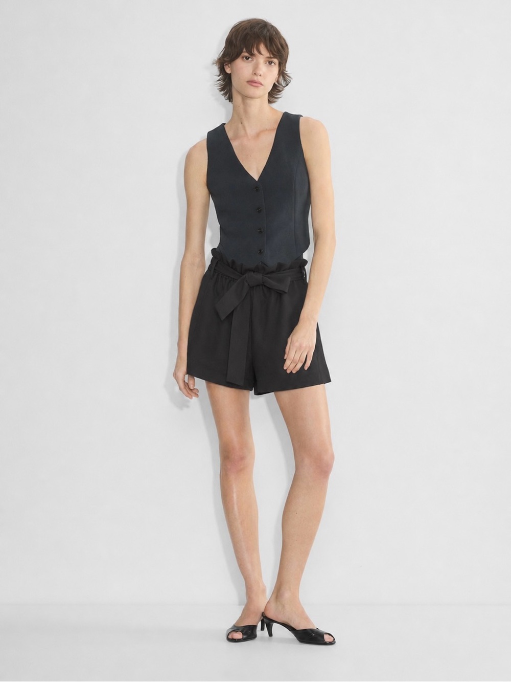 Aritzia Wilfred | Black High-Waist Paperbag Tie Shorts ~ US 10